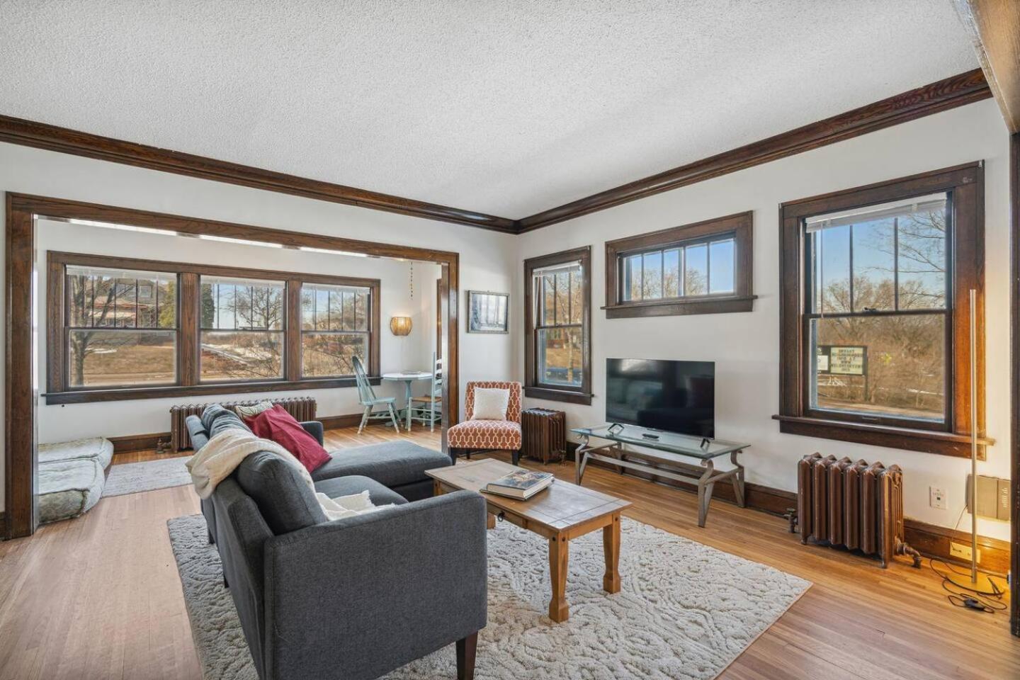 Garden Apt, Majestic Mpls Duplex Apartamento