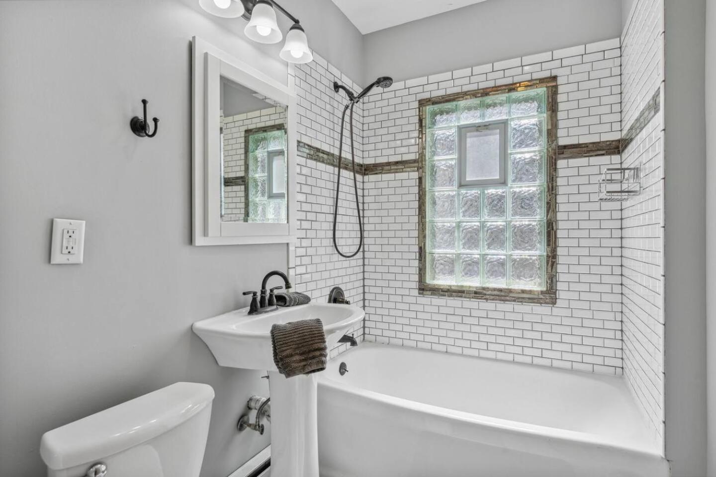 Garden Apt, Majestic Mpls Duplex Apartamento